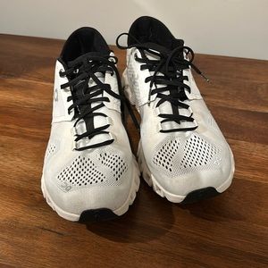 OnCloud Sneakers Size 8